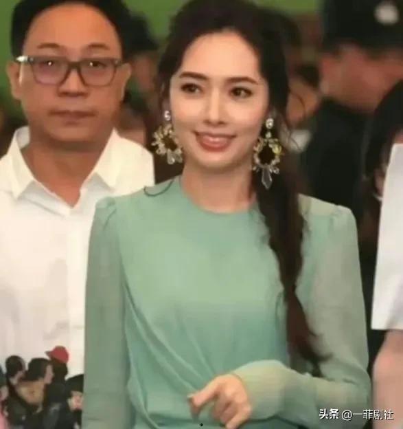 最新明星吃瓜消息,明星们背后的那些事儿