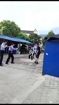 警察对峙吃瓜