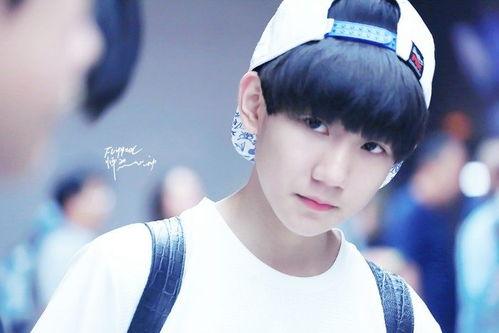 王源吃瓜假瓜事件,真相揭秘引网友热议